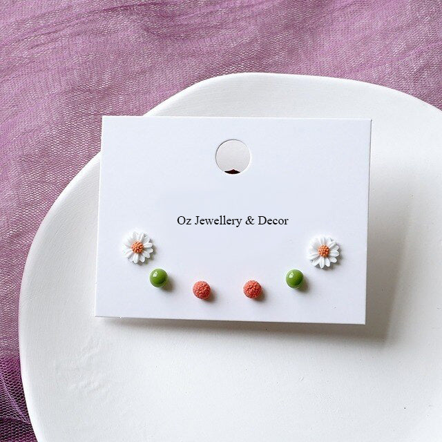 womens daisy stud earrings